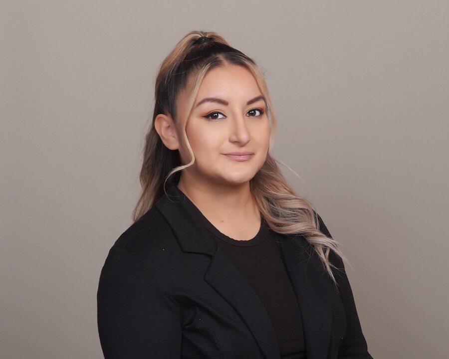 Yecenia Flores Image